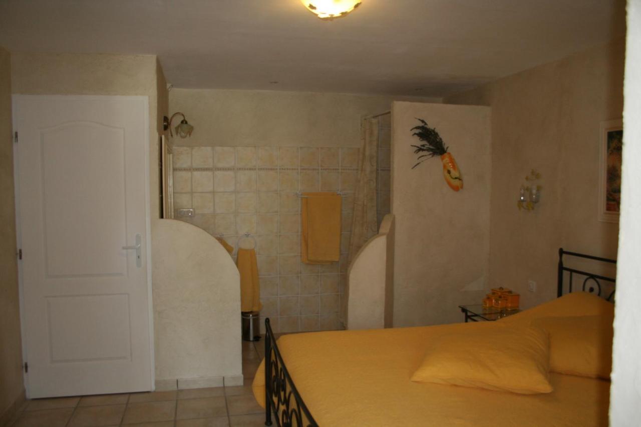 Le Mas Des Tarentes Chambres D'Hotes Trans-en-Provence Exteriör bild